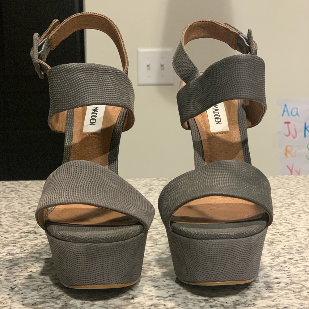 Steve Madden Grey Patterned Platform heel